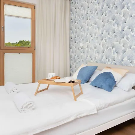 Stylish With A Balcony And Parking By Renters Apartament *