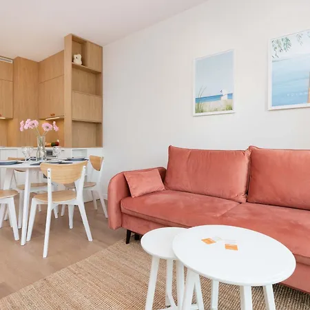Stylish With A Balcony And Parking By Renters Apartament Gdańsk
