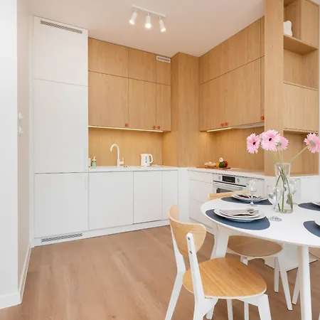 Stylish With A Balcony And Parking By Renters Daire
