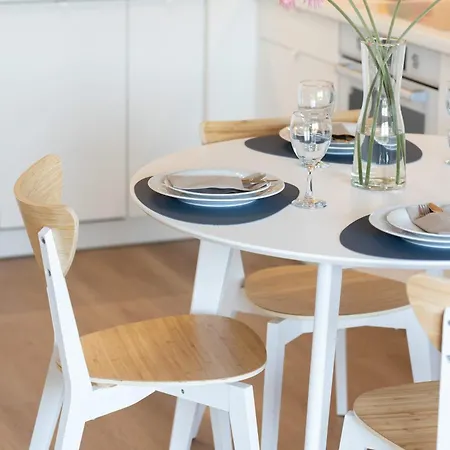 Stylish With A Balcony And Parking By Renters *