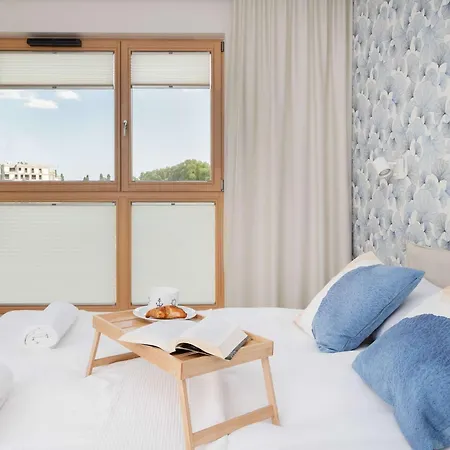 Stylish With A Balcony And Parking By Renters Daire Gdansk